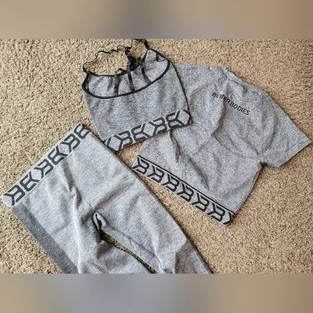 Better Bodies Rockaway seamless leggings, Astoria longline bra and crop tee - Picture 2 of 3